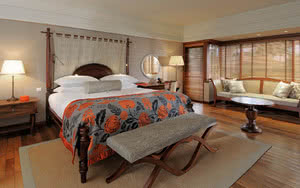 Nous offrons une chambre Suite Junior Front de Mer avec un lit confortable, une vue magnifique et tous les équipements de chambre nécessaires pour un séjour agréable. Partez en Ile Maurice.