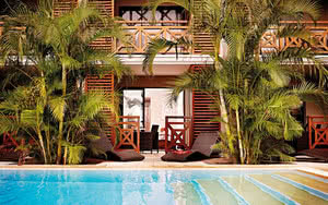 Restez dans un superbe hôtel Iloha Seaview Hotel. L'hôtel Iloha Seaview Hotel offre une piscine rafraîchissante.