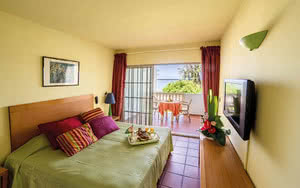 Nous offrons une chambre Chambre Supérieure Vue Mer avec un lit confortable, une vue magnifique et tous les équipements de chambre nécessaires pour un séjour agréable. Partez en Réunion.