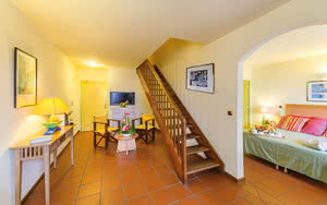 Nous offrons une chambre Senior Suite avec un lit confortable, une vue magnifique et tous les équipements de chambre nécessaires pour un séjour agréable. Partez en Réunion.