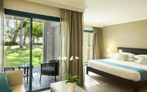 Partez en Réunion. Nous offrons une chambre Suite Junior avec un lit confortable, une vue magnifique et tous les équipements de chambre nécessaires pour un séjour agréable.