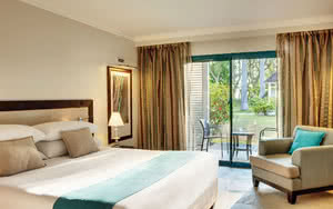 Nous offrons une chambre Superieure avec un lit confortable, une vue magnifique et tous les équipements de chambre nécessaires pour un séjour agréable. Partez en Réunion.