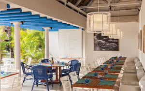 L'hôtel dispose d'un restaurant proposant des specialités culinaires locales. Partez en Ile Maurice.