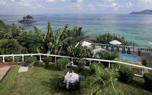 L'hôtel Le Relax Hotel & Restaurant offre une piscine rafraîchissante. Partez en Mahé.