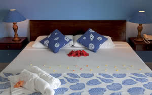 Partez en Mahé. Nous offrons une chambre Chambre Deluxe avec un lit confortable, une vue magnifique et tous les équipements de chambre nécessaires pour un séjour agréable.