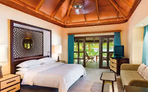 Nous offrons une chambre BeachFront Cottage avec un lit confortable, une vue magnifique et tous les équipements de chambre nécessaires pour un séjour agréable. Partez en Maldives.