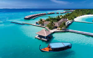 L'hôtel Sheraton Maldives Resort & Spa offre une piscine rafraîchissante. Partez en Maldives.