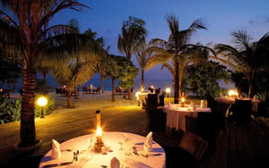 L'hôtel est idéalement situé à proximité de la plage. L'hôtel dispose d'un restaurant proposant des specialités culinaires locales.