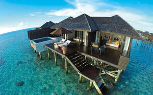 Restez dans un superbe hôtel Hôtel Lily Beach Resort & Spa. Partez en Maldives.