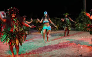Moorea - Grand Spectacle du Tiki Village