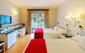 chambre vu piscine be live canoa