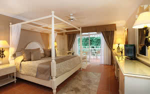 Partez en République Dominicaine (Saint Domingue). Nous offrons une chambre Superior avec un lit confortable, une vue magnifique et tous les équipements de chambre nécessaires pour un séjour agréable.
