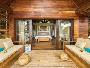 Partez en Nosy Be. Nous offrons une chambre Villa North Beach avec un lit confortable, une vue magnifique et tous les équipements de chambre nécessaires pour un séjour agréable.