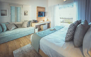 Nous offrons une chambre Chalet Vue Mer avec un lit confortable, une vue magnifique et tous les équipements de chambre nécessaires pour un séjour agréable. Partez en Mahé.