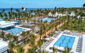 Restez dans un superbe hôtel Riu Palace Punta Cana. L'hôtel est idéalement situé à proximité de la plage.