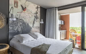Nous offrons une chambre Horizon Duo (ex: Horizon) avec un lit confortable, une vue magnifique et tous les �quipements de chambre n�cessaires pour un s�jour agr�able. Partez en R�union.