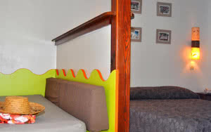 Nous offrons une chambre Famille Supérieure avec un lit confortable, une vue magnifique et tous les équipements de chambre nécessaires pour un séjour agréable. Partez en Réunion.