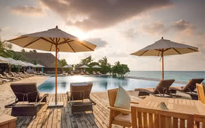 L'hôtel est idéalement situé à proximité de la plage. Restez dans un superbe hôtel Kudafushi Resort & Spa.