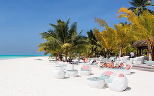 Partez en Maldives. Restez dans un superbe hôtel Meeru Island Resort & Spa.