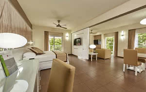 Nous offrons une chambre Junior Suite - SJSB avec un lit confortable, une vue magnifique et tous les équipements de chambre nécessaires pour un séjour agréable. Partez en Mexique : Cancun & Riviera Maya.
