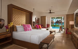 Nous offrons une chambre Preferred Club Junior Suite Swim-Out avec un lit confortable, une vue magnifique et tous les équipements de chambre nécessaires pour un séjour agréable. Partez en Mexique : Cancun & Riviera Maya.