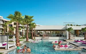 Restez dans un superbe hôtel Breathless Riviera Cancun Resort & Spa. Partez en Mexique : Cancun & Riviera Maya.