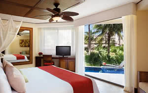 Nous offrons une chambre Preferred Club with Plunge Pool avec un lit confortable, une vue magnifique et tous les équipements de chambre nécessaires pour un séjour agréable. Partez en Mexique : Cancun & Riviera Maya.