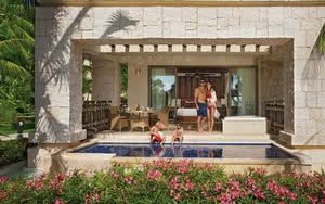 Restez dans un superbe hôtel Dreams Riviera Cancun Resort & Spa. Nous offrons une chambre Premium Deluxe with Plunge Pool avec un lit confortable, une vue magnifique et tous les équipements de chambre nécessaires pour un séjour agréable.