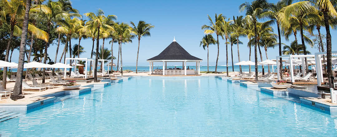 L'hôtel Heritage Le Telfair Golf & Wellness Resort offre une piscine rafraîchissante. L'hôtel est idéalement situé à proximité de la plage.