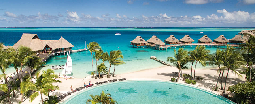 L'hôtel Conrad Bora Bora Nui offre une piscine rafraîchissante. L'hôtel est idéalement situé à proximité de la plage.