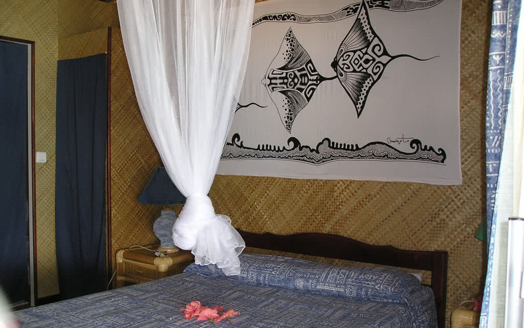 Partez en Bora Bora. Nous offrons une chambre Bungalow Jardin avec un lit confortable, une vue magnifique et tous les équipements de chambre nécessaires pour un séjour agréable.