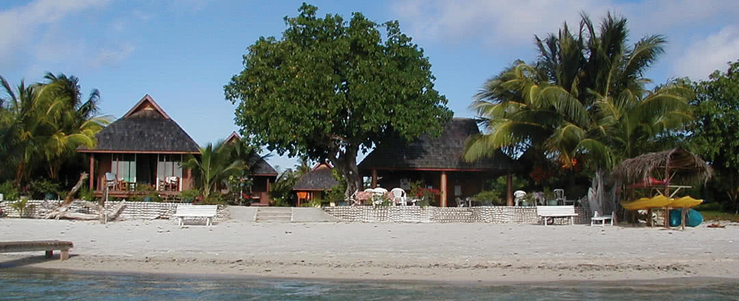 Partez en Maupiti. L'hôtel est idéalement situé à proximité de la plage.