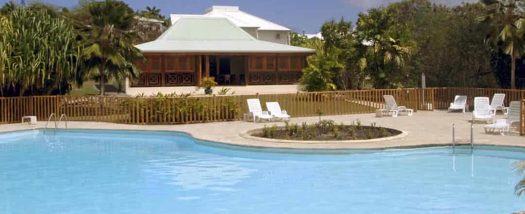 L'hôtel Résidence Le Vallon offre une piscine rafraîchissante. Partez en Guadeloupe.