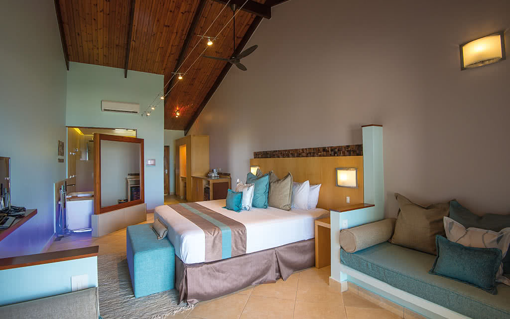 COMBINÉ 2 ILES : MAHÉ + PRASLIN Story Seychelles + Coco de Mer & Black Parrot Suites 12 nuits **** - 13