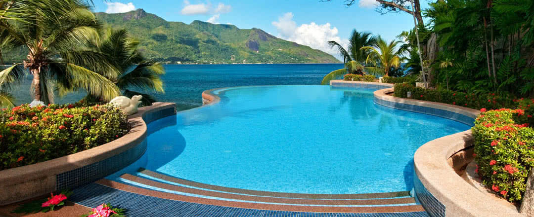 L'hôtel offre une piscine rafraîchissante. Partez en Mahé.
