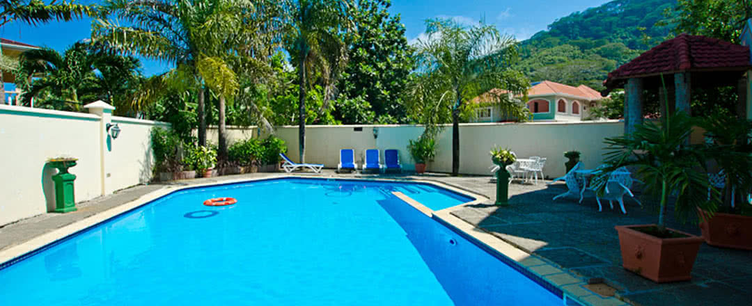 L'hôtel Hôtel Coco d'or offre une piscine rafraîchissante. Partez en Mahé.