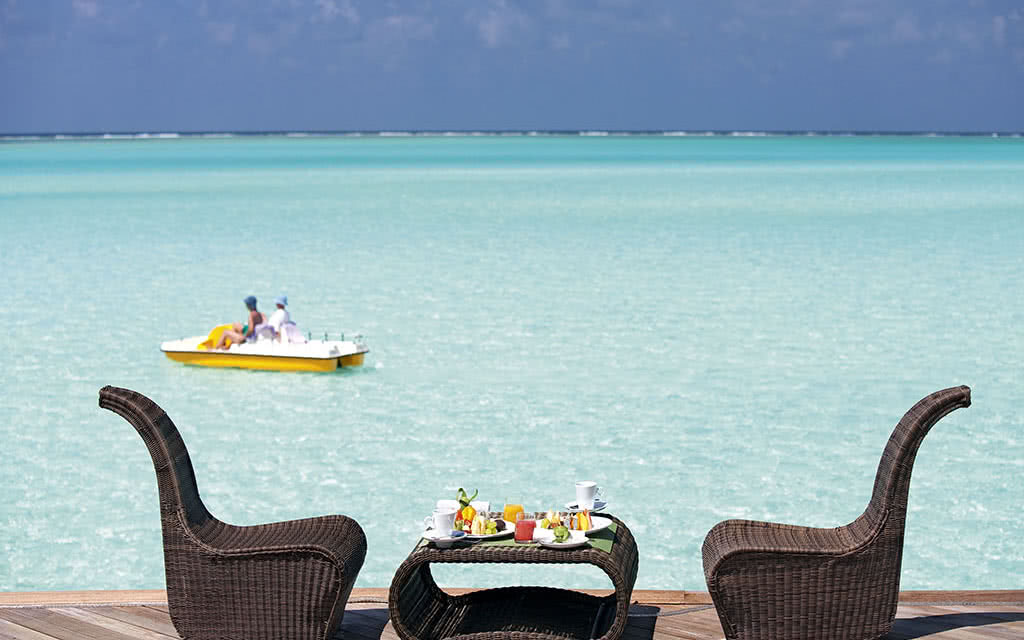 Maldives L'hôtel dispose d'un restaurant proposant des specialités culinaires locales. Partez en Maldives. Hôtel Constance Moofushi Maldives 