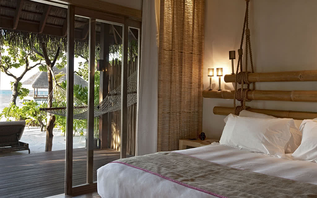 Maldives Partez en Maldives. Nous offrons une chambre Villa Plage avec un lit confortable, une vue magnifique et tous les équipements de chambre nécessaires pour un séjour agréable. Hôtel Constance Moofushi Maldives 