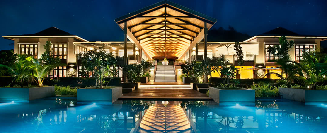Partez en Mahé. L'hôtel Hôtel Kempinski Seychelles Resort Baie Lazare offre une piscine rafraîchissante.