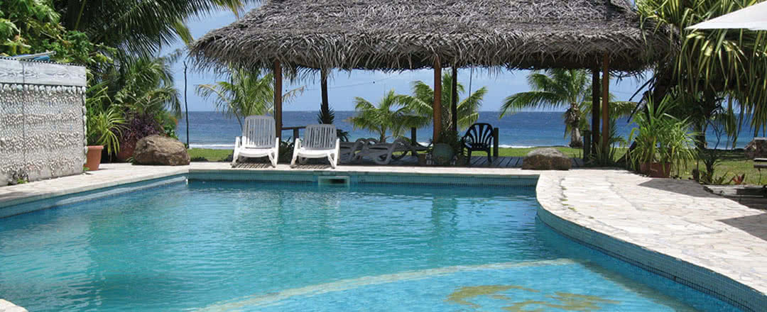 Partez en Huahine. L'hôtel offre une piscine rafraîchissante.