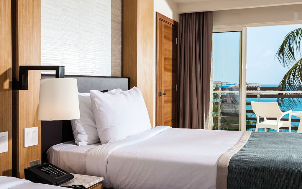 Partez en St. Martin. Nous offrons une chambre Junior Suite Double avec un lit confortable, une vue magnifique et tous les équipements de chambre nécessaires pour un séjour agréable.