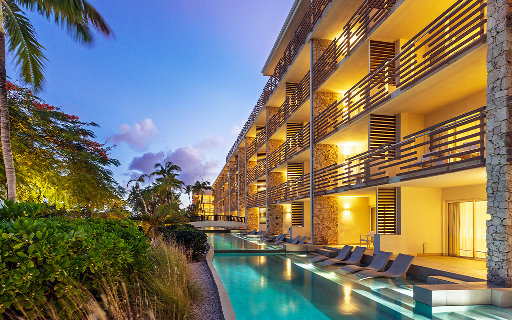 Swim Out Junior Suite