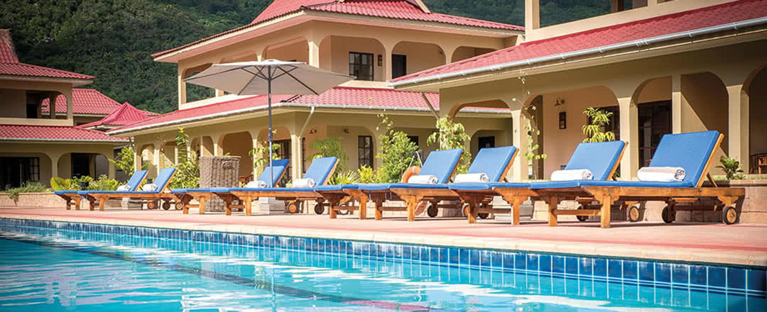 Partez en Praslin. L'hôtel The Oasis Hotel Restaurant and Spa offre une piscine rafraîchissante.
