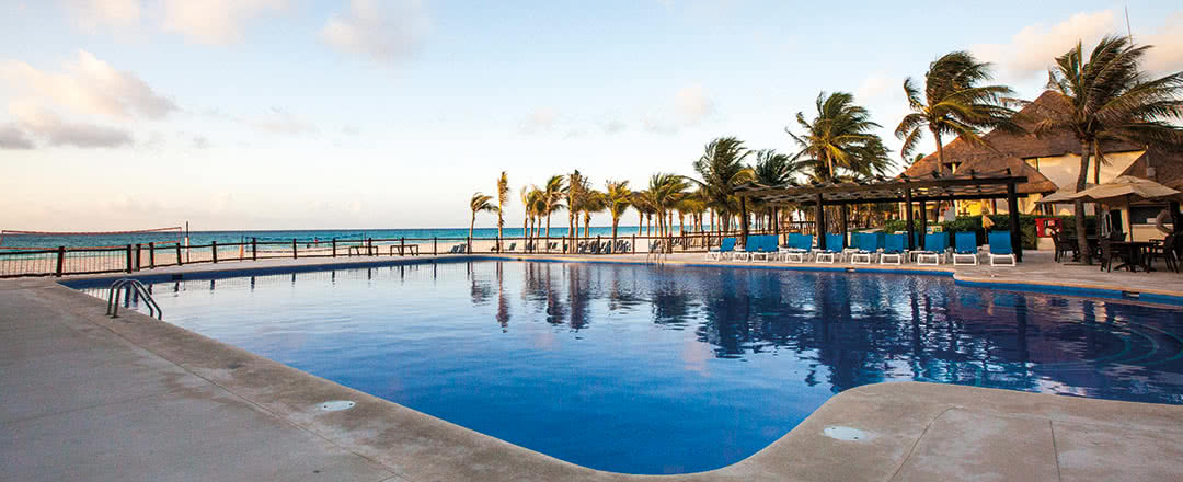L'hôtel est idéalement situé à proximité de la plage. L'hôtel offre une piscine rafraîchissante.