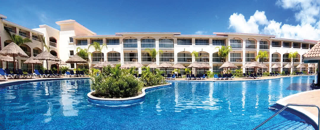 Partez en Mexique : Cancun & Riviera Maya. L'hôtel Sandos Playacar Beach Resort offre une piscine rafraîchissante.