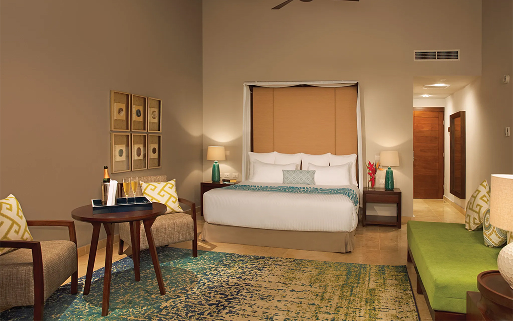 Preferred Club Honeymoon Suite