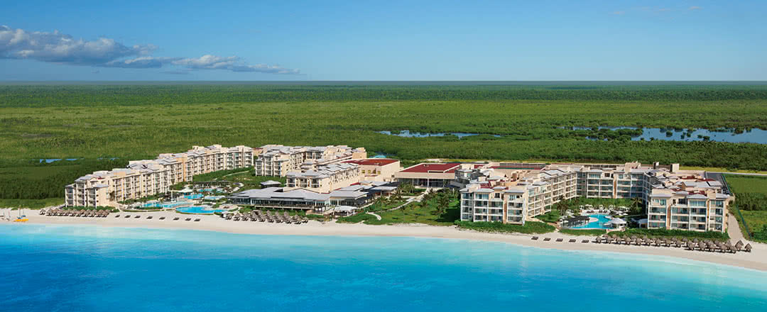 Restez dans un superbe hôtel Dreams Jade Resort & Spa. L'hôtel est idéalement situé à proximité de la plage.