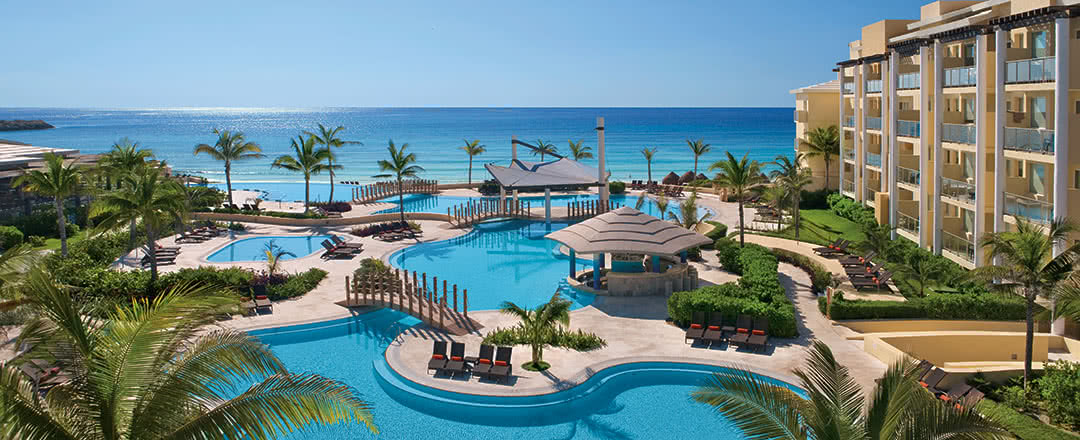 L'hôtel Dreams Jade Resort & Spa offre une piscine rafraîchissante. L'hôtel est idéalement situé à proximité de la plage.