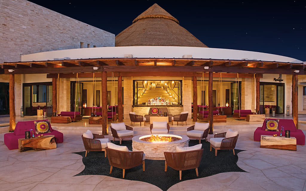 Partez en Mexique : Cancun & Riviera Maya. Restez dans un superbe hôtel Secrets Akumal Riviera Maya.