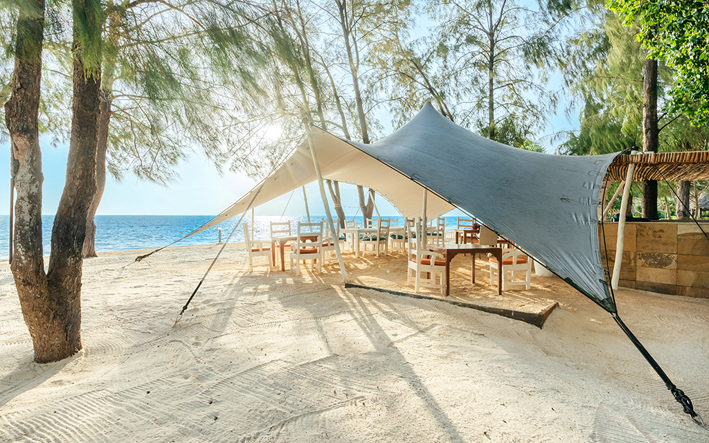 bar-BlueBay Beach Resort & Spa